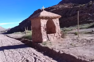 capilla a la vera del camino al norte de susques