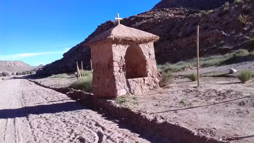 capilla a la vera del camino al norte de susques