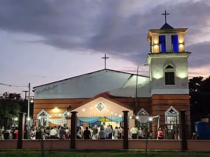 Capilla Virgen María que Desata los Nudos y San Charbel