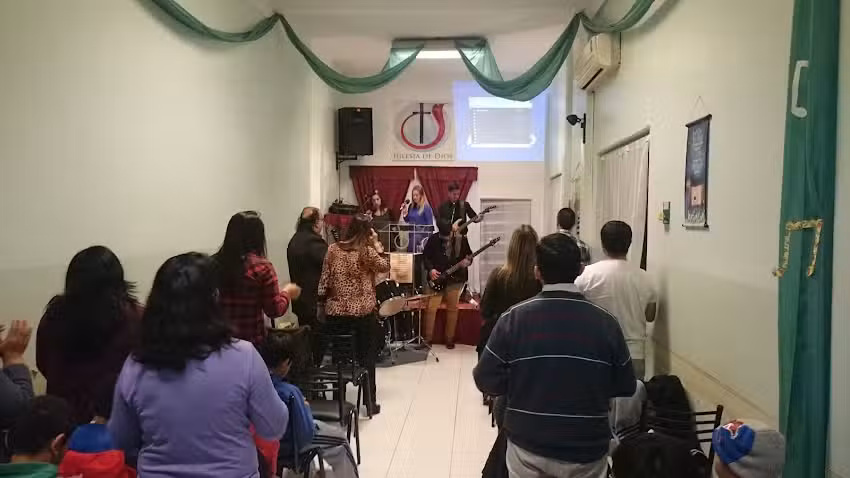 CENTRO CRISTIANO – Una Puerta A La Esperanza