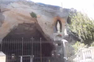 Gruta Nuestra Señora de Lourdes – Barracas