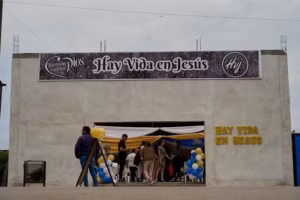 Hay Vida en Jesús – Leales