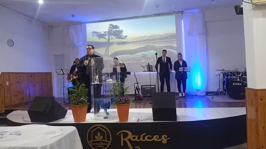Iglesia Buenas Raices. Pastor Mariano