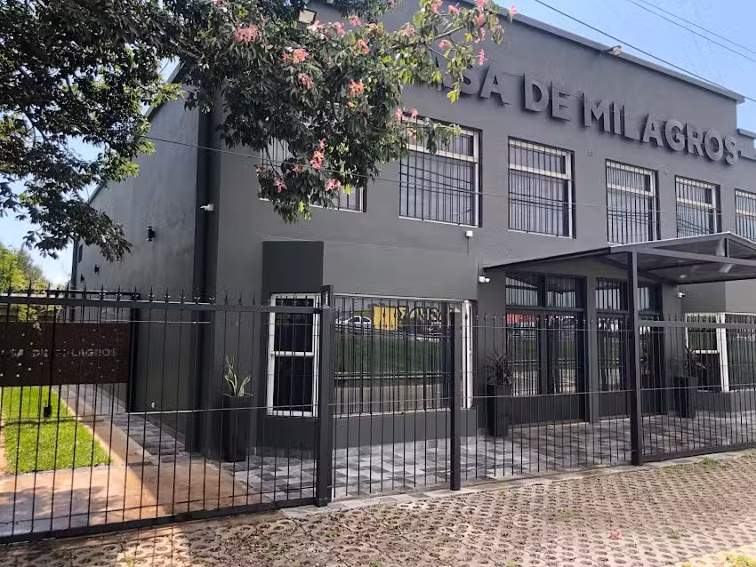 Iglesia Casa de Milagros. Pastor Antonio Kerikian