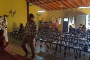Iglesia Cristiana”altar De Adoracion”