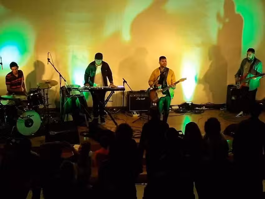 Iglesia “Cristo Es La Respuesta”