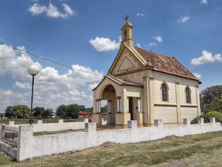 Iglesia de espaldas