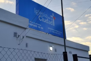 Iglesia de la Ciudad Puerto Tirol