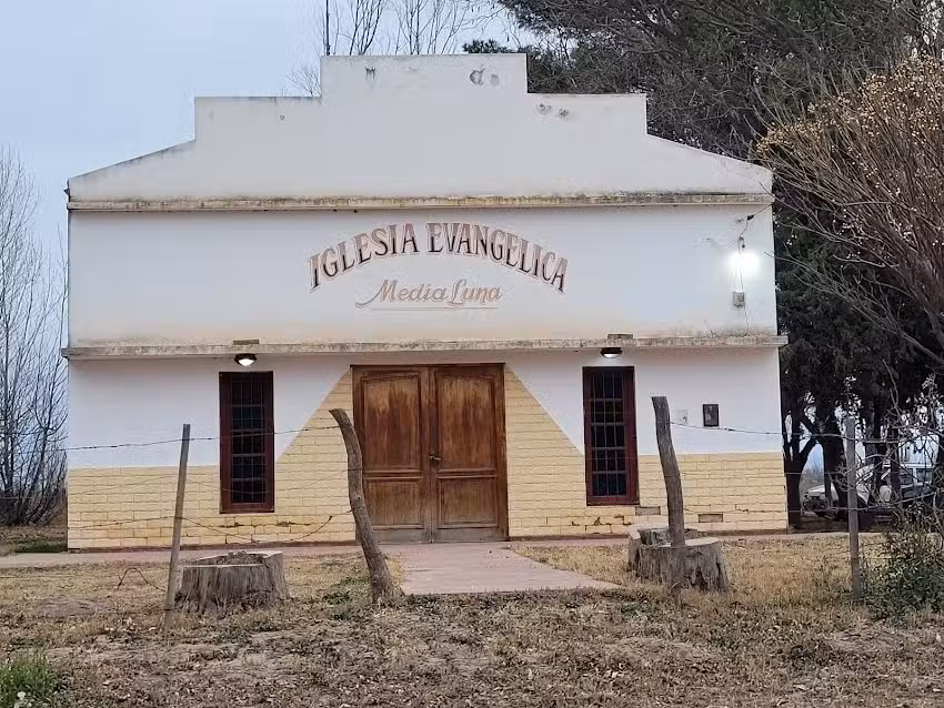 Iglesia Evangelica Media Luna