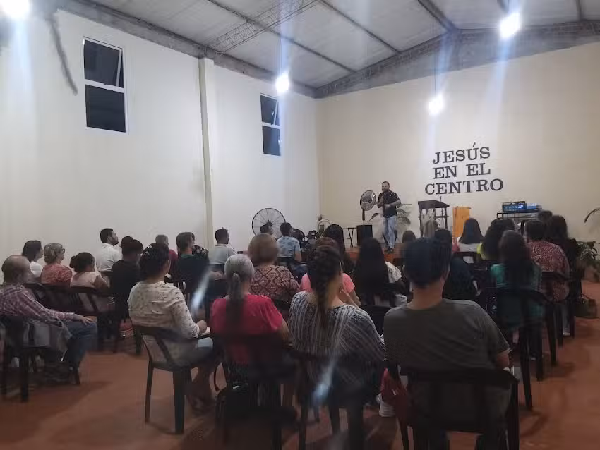 IGLESIA JESUS EN EL CENTRO