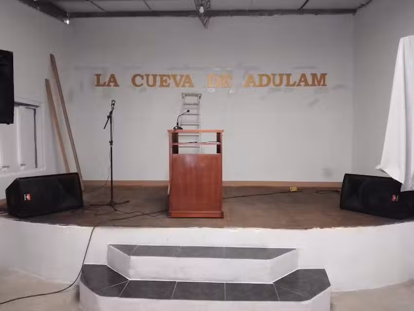Iglesia La Cueva De Adulam