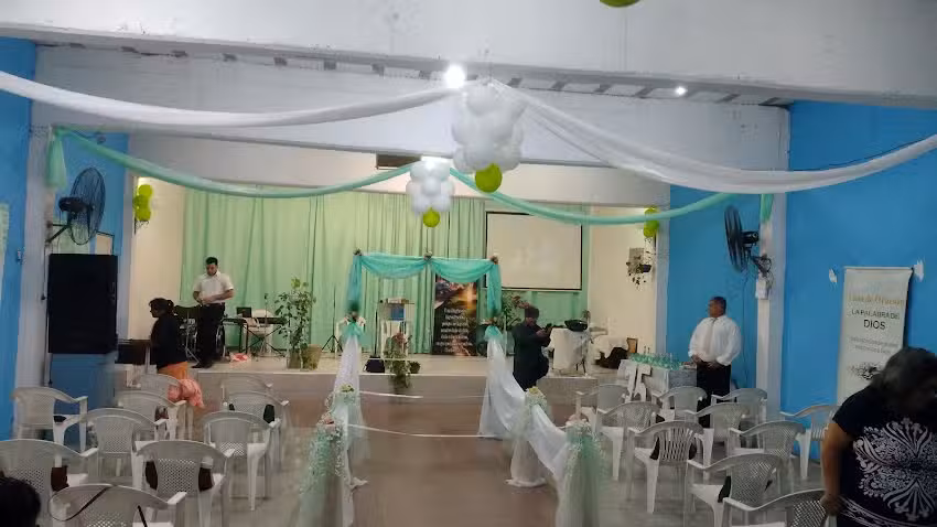 Iglesia: “La Palabra De Dios” casa de oración