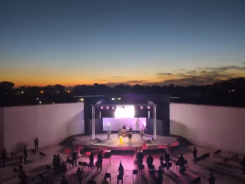 Ministerio Apostolico Ministrando Bajo El Fuego Del Espiritu Santo