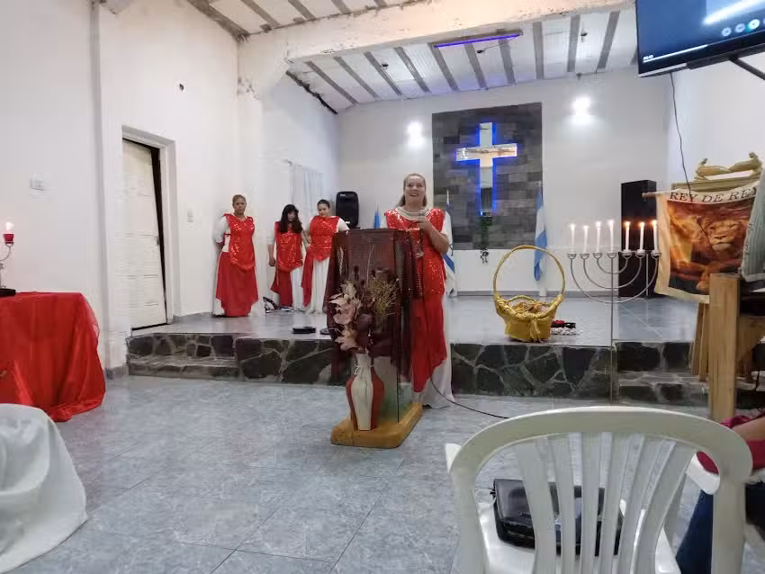 Ministerio Bajo el Fuego de la Unción para las Naciones