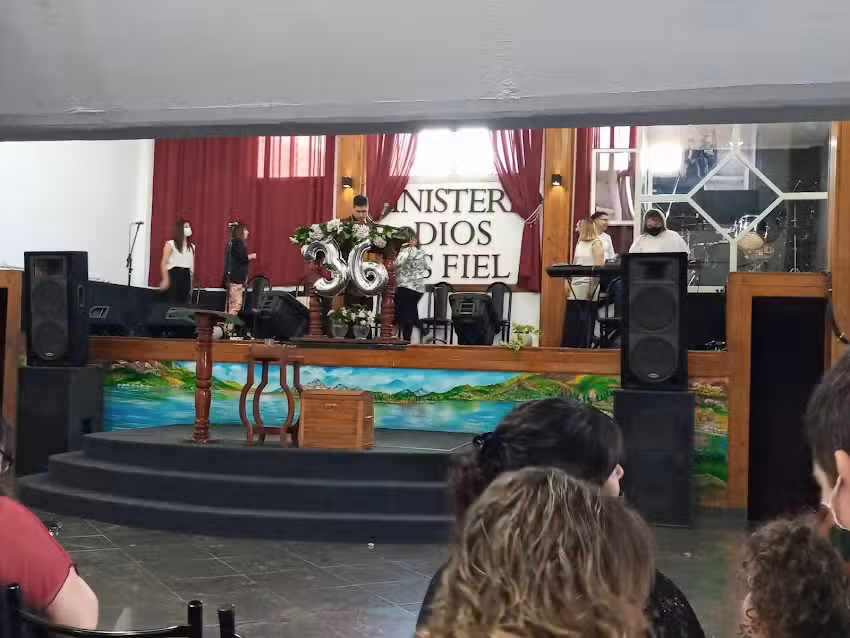 Ministerio Dios Es Fiel