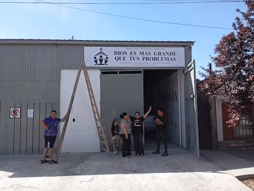 Ministerio Dios es más grande que tus problemas.