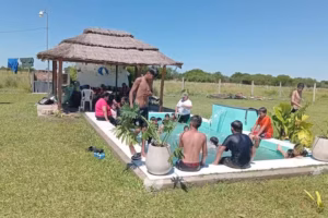 Parado sobre la roca.casa de oracion