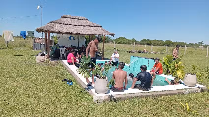 Parado sobre la roca.casa de oracion