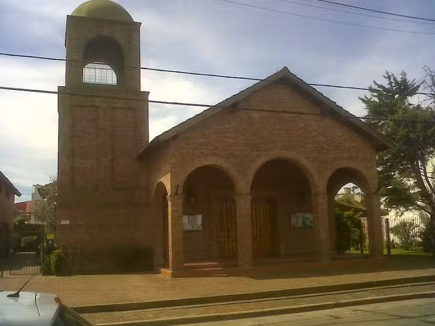 Parroquia San Andrés Avelino – Gruta de Nuestra Señora de Lourdes