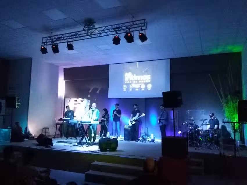 Resplandece Congregación Cristiana